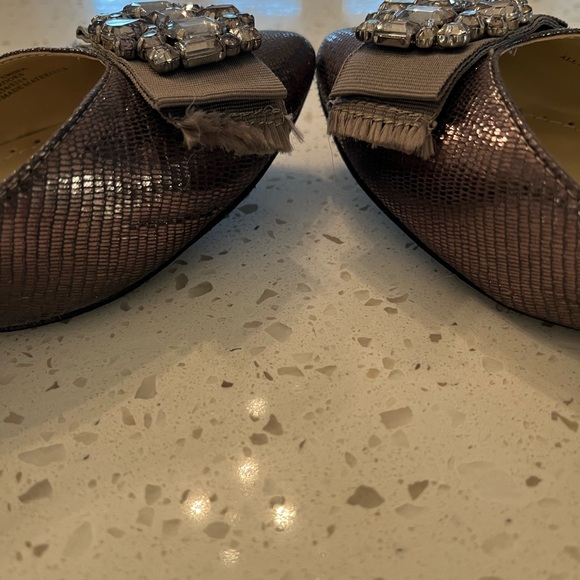 Pretty fun dressy pewter flats w/rhinestone fancy embellishment - Picture 5 of 11